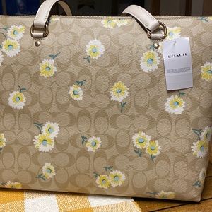 Coach Signature Gallery Tote Daisy Print